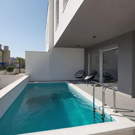 Pomalo Villa